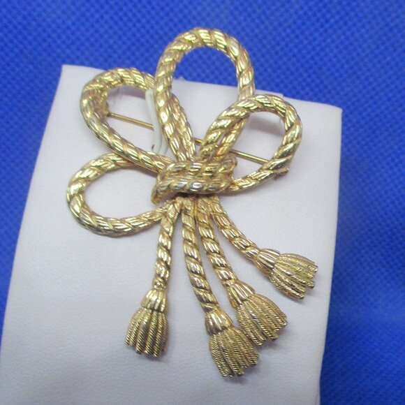 Monet Bow Brooch Monet Bow Rope Tassel Brooch Monet Gold Tone Textured Metal - Picture 1 of 16